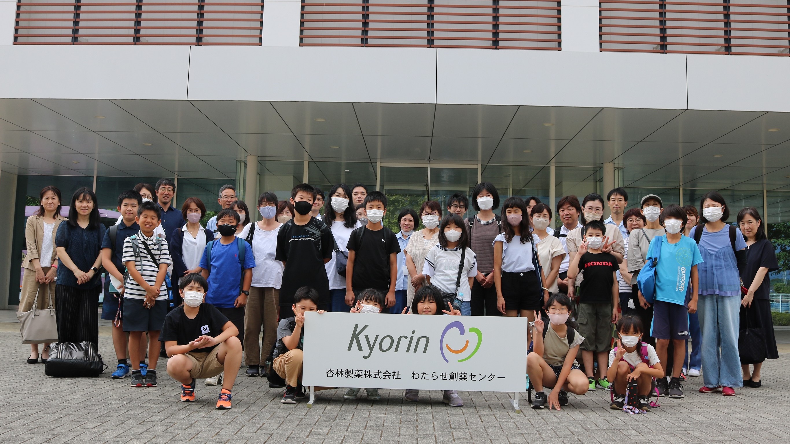 子ども実験企画 当日の様子（認定証授与・記念写真）